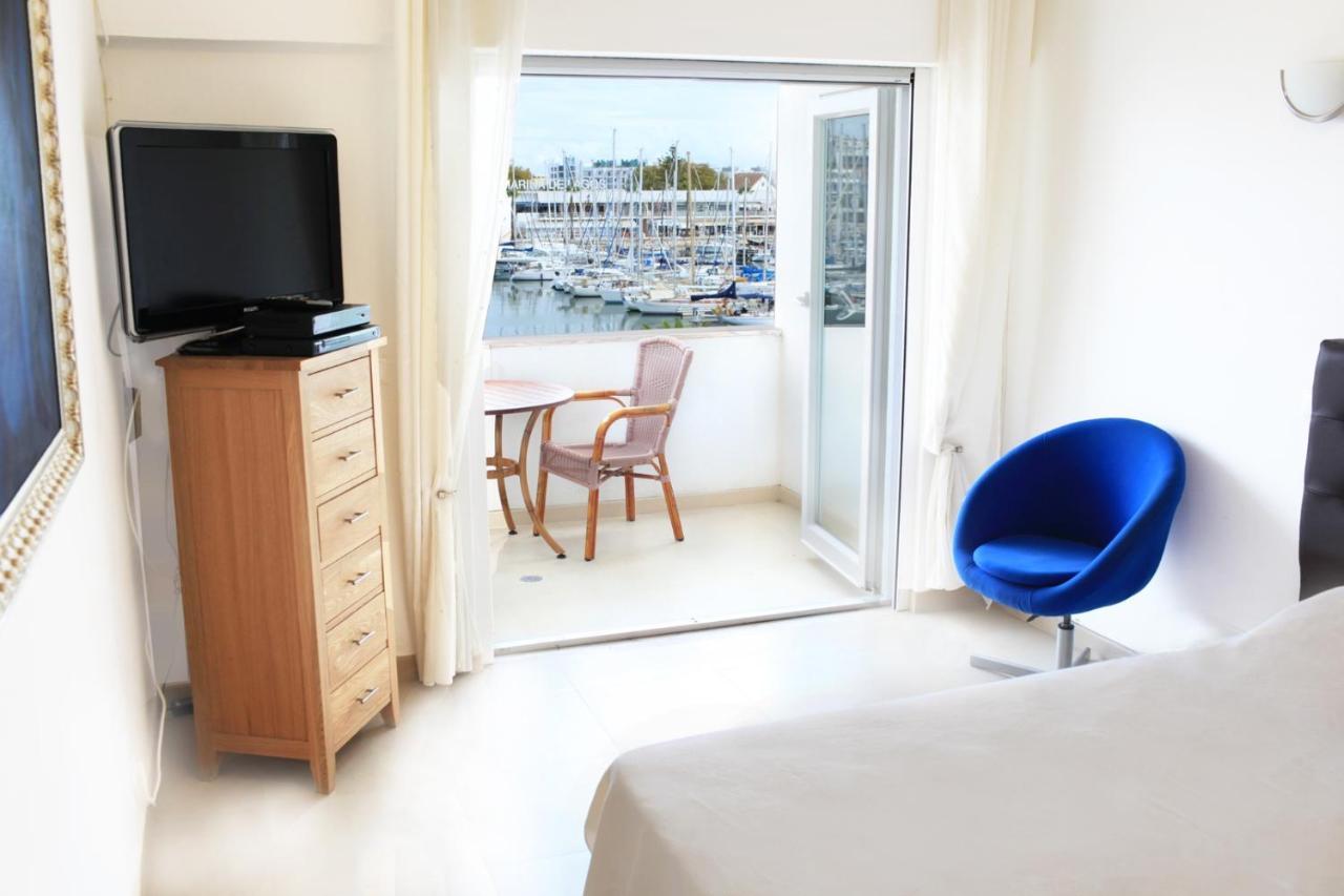 Lagos Main Avenue Studio With Marina View Balcony Exterior photo
